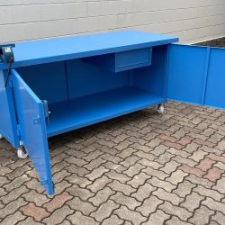 banco da lavoro con armadio due ante