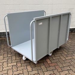 carrello con sponde e pianale in lamiera e maniglioni