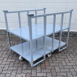 carrello sovrapponibile a due sponde con due ripiani in lamiera e slitte antiribaltamento